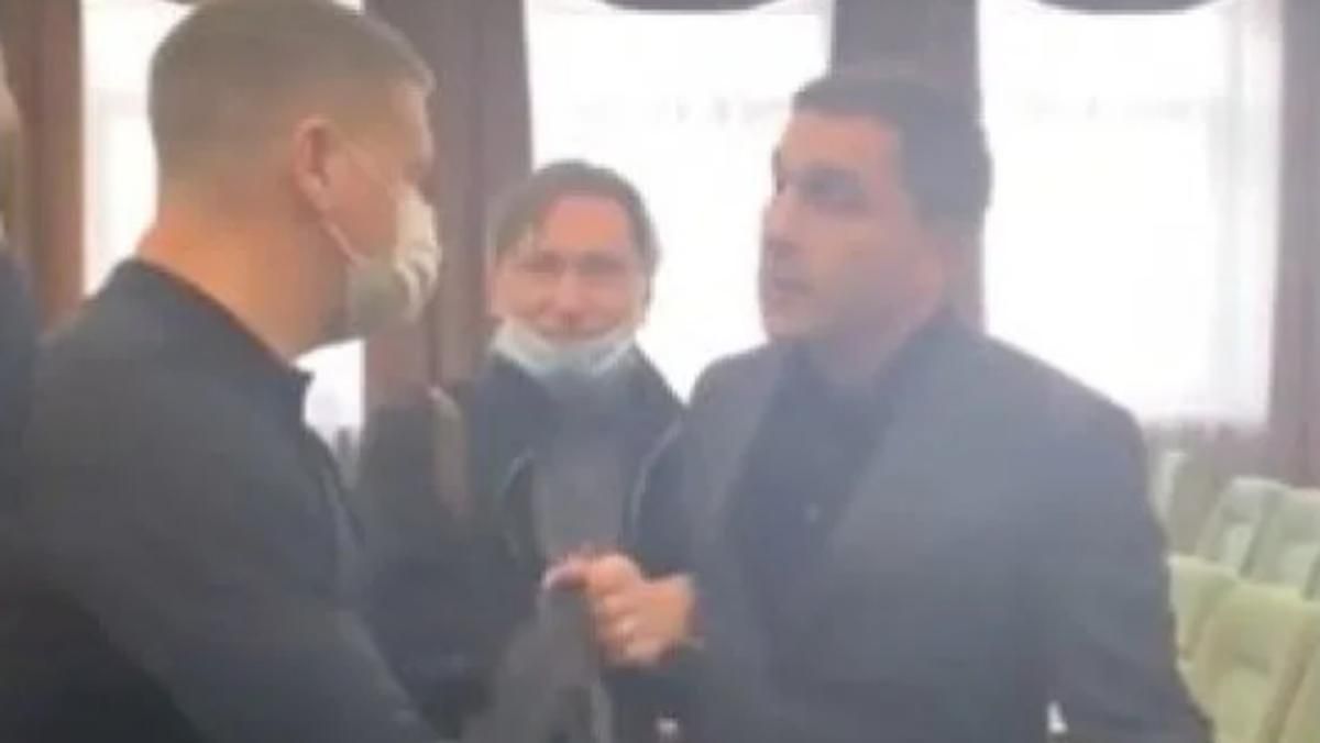 Нардеп от Батьквищины устроил дебош в Киевском облсовете Нардеп от Батьквищины устроил дебош в Киевском облсовете