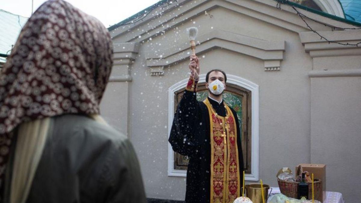 На Великдень віруючим можуть дозволити відвідати церкву На Великдень віруючим можуть дозволити відвідати церкву
