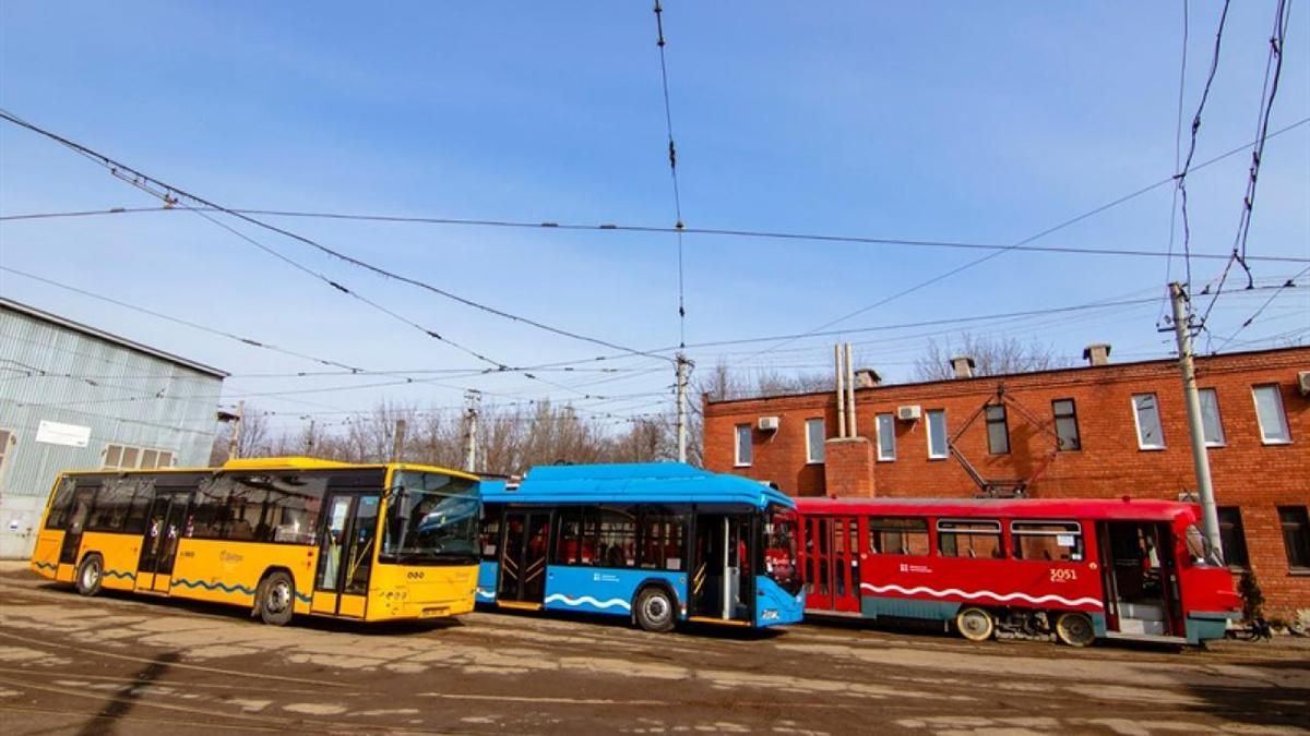 В Днепре через суд вернули льготный проезд в транспорте