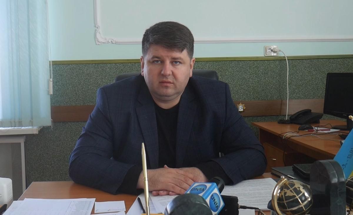 Голова Чернівецької РДА Козарійчук заявив, що обшуки є політичними