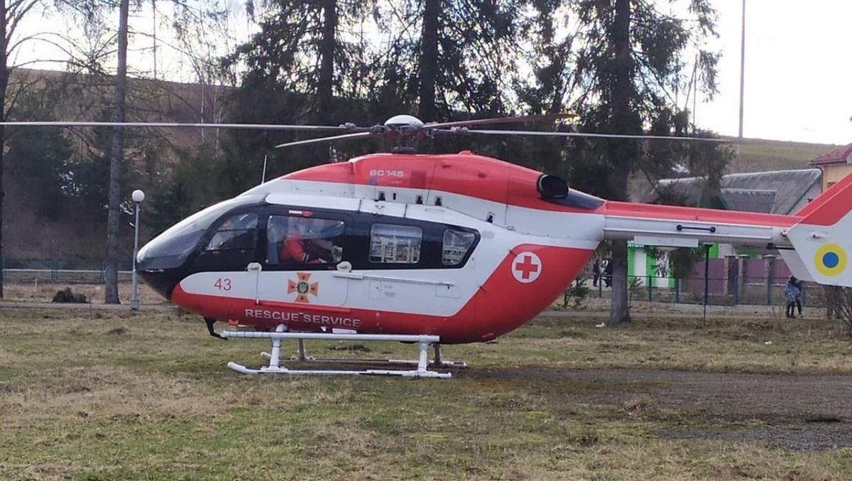 Во Львов из отдаленного района доставили вертолетом пациентку