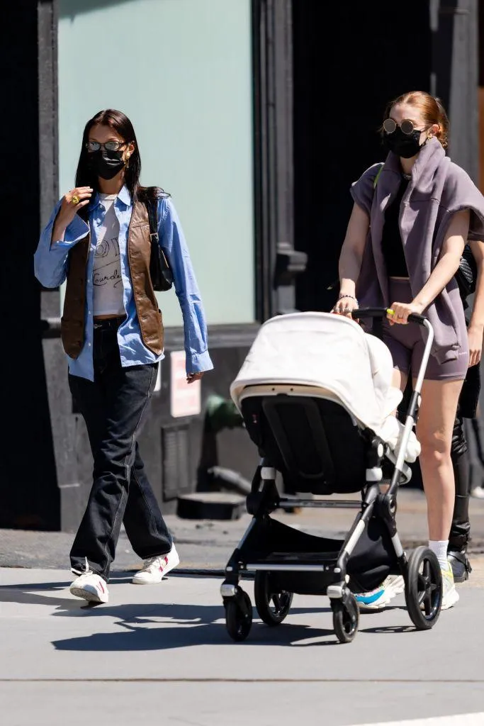Белла та Джіджі Хадід вирушили на прогулянку / Getty Images Белла та Джіджі Хадід вирушили на прогулянку / Getty Images