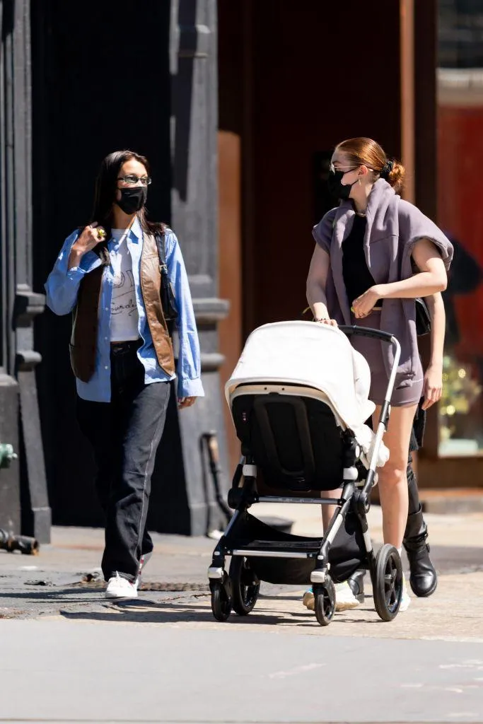 Белла та Джіджі Хадід вирушили на прогулянку / Getty Images Белла та Джіджі Хадід вирушили на прогулянку / Getty Images