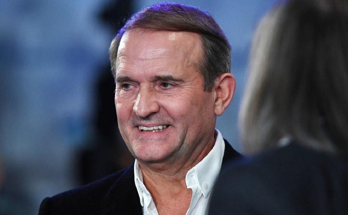 Журналіст запропонував Медведчуку надувний матрац замість яхти Журналіст запропонував Медведчуку надувний матрац замість яхти