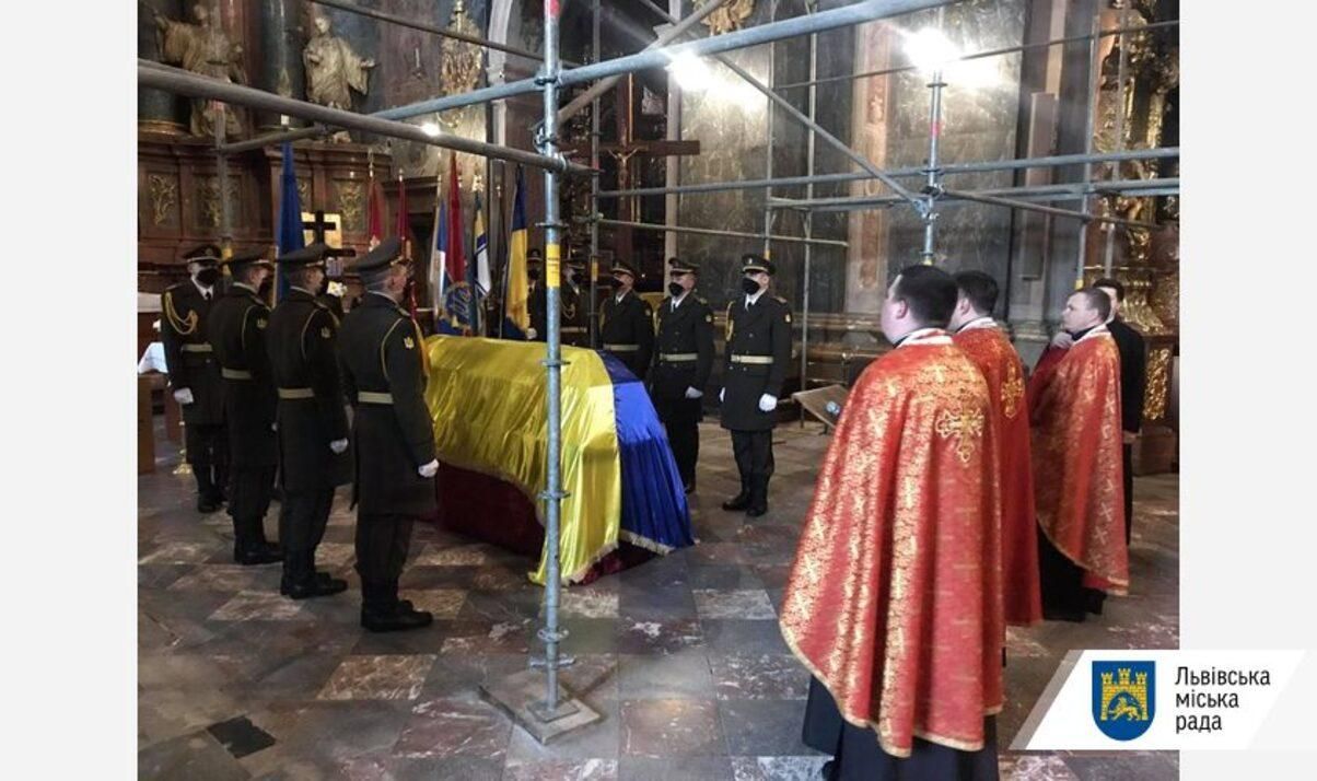 Во Львове простились с погибшим бойцом Игорем Байталой: фото Во Львове простились с погибшим бойцом Игорем Байталой: фото