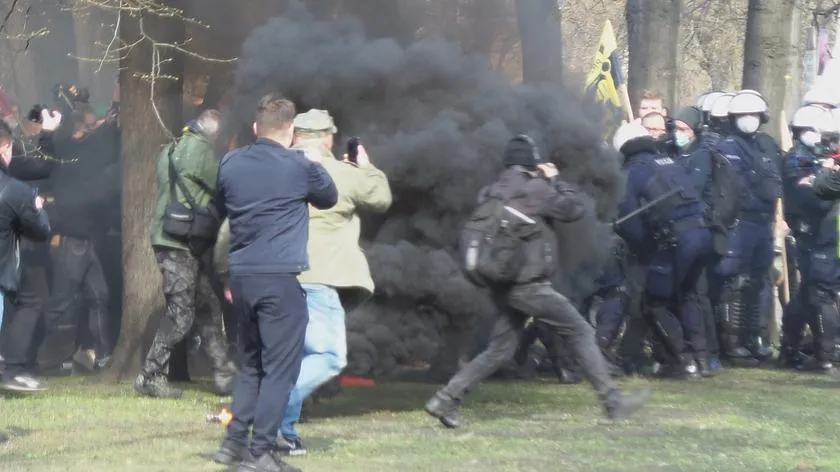 Сутички у Варшаві річниця Смоленської трагедії