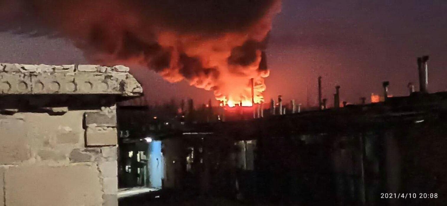В Донецьку спалахнув м'ясокомбінат 10 квітня 2021: фото, відео