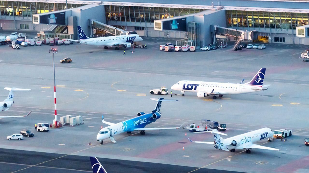 Взрывчатку в варшавском аэропорту искали в самолете из Киева