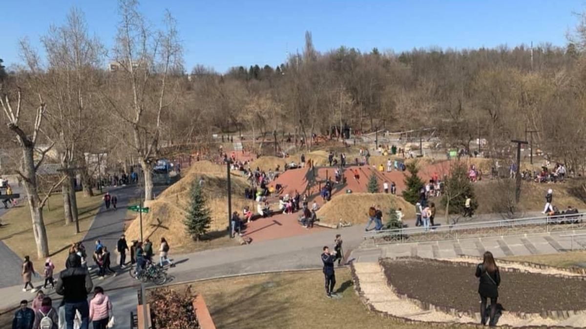 Відкриті ринки та скупчення людей в парках: у Харкові – червона зона Відкриті ринки та скупчення людей в парках: у Харкові – червона зона