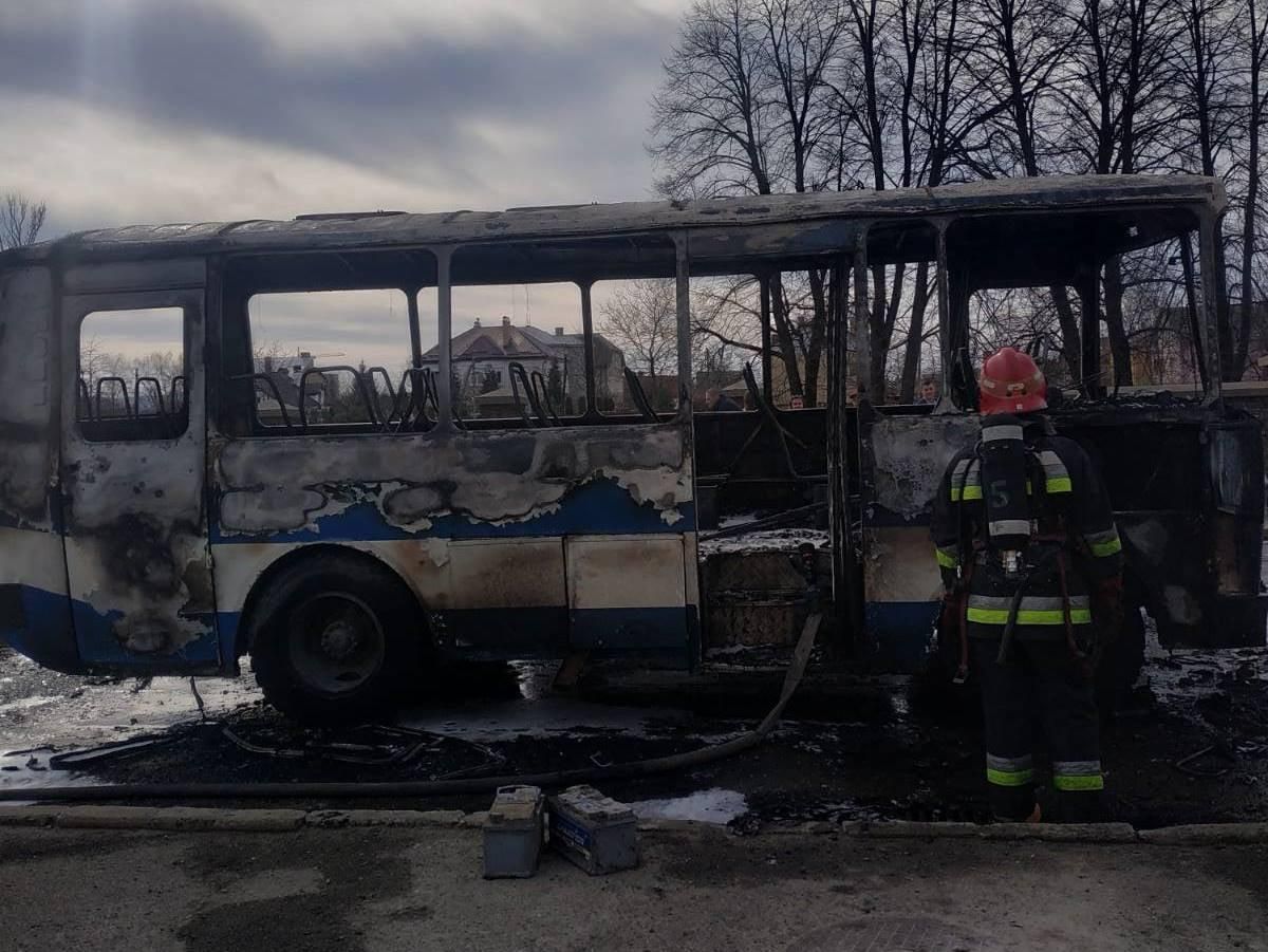 У Дрогобичі під час руху загорівся автобус: у салоні були пасажири – фото 