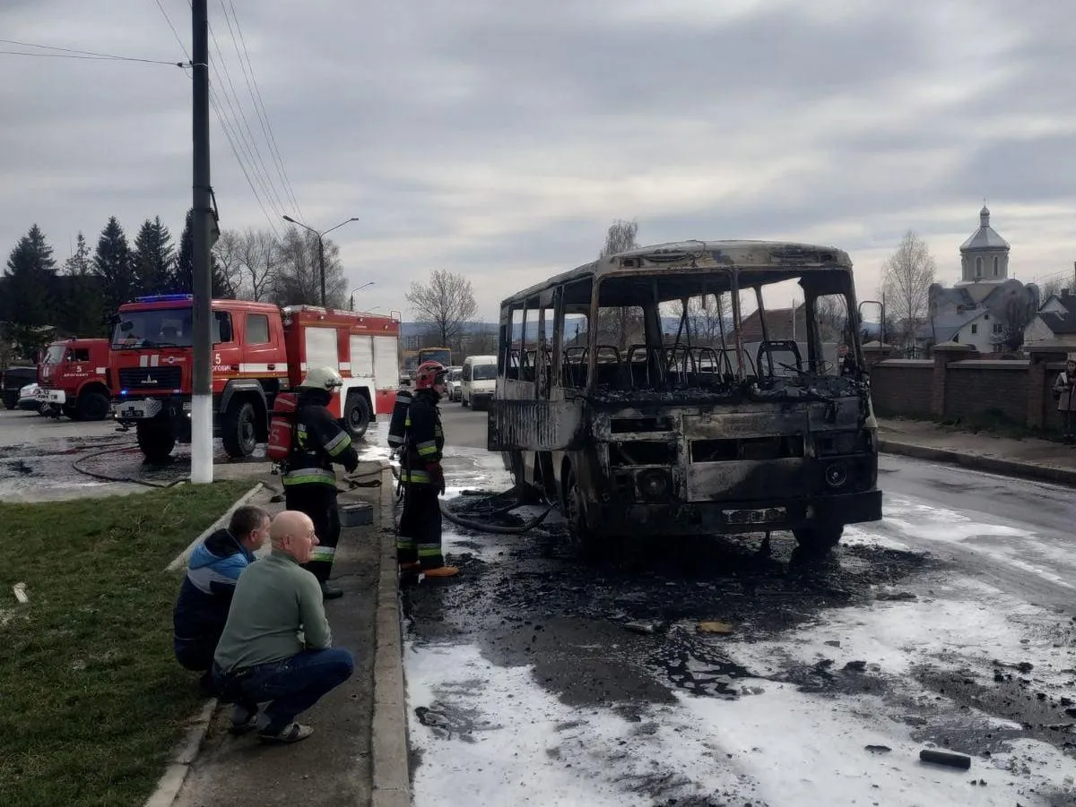 У Дрогобичі під час руху загорівся автобус: у салоні були пасажири – фото 
