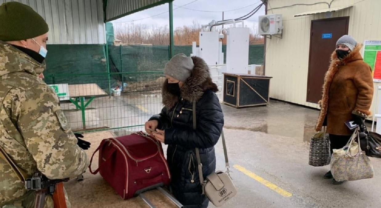 Люди массово бегут: ситуация на оккупированном Донбассе Люди массово бегут: ситуация на оккупированном Донбассе