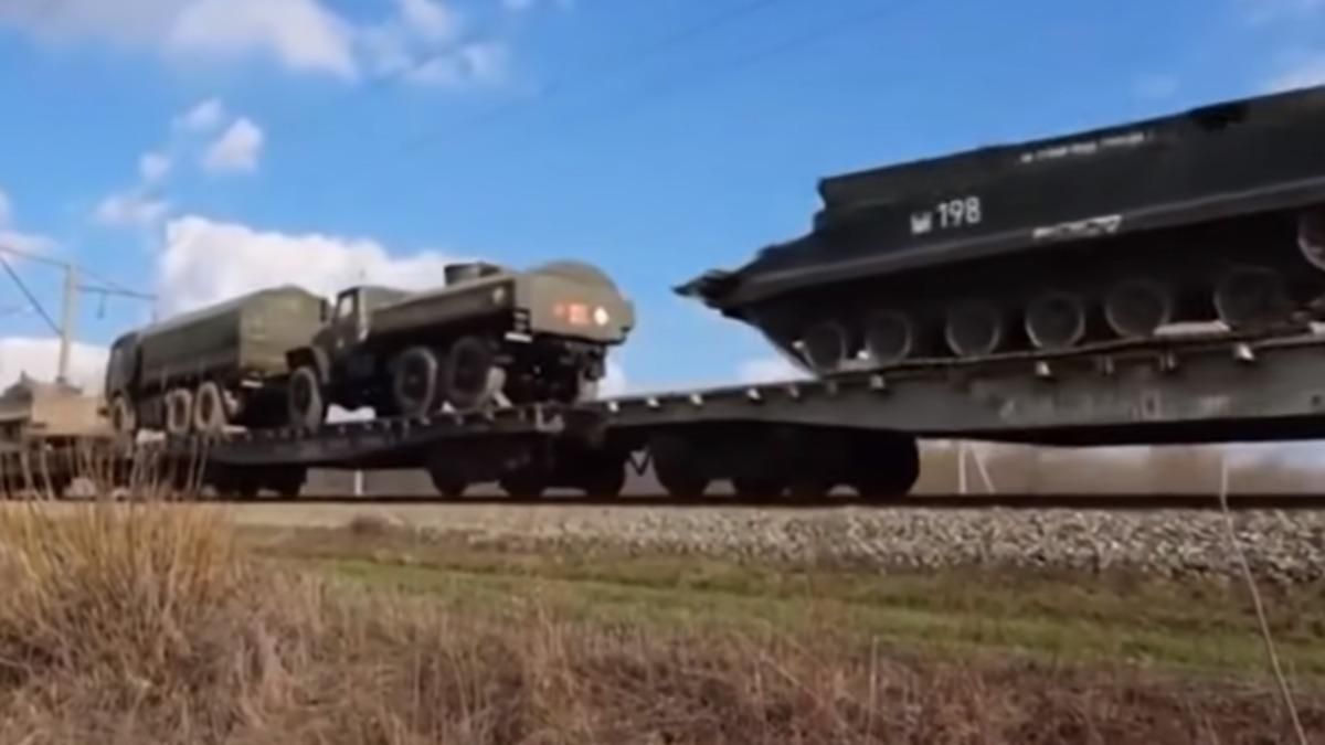 Британські журналісти показали табір російських військ біля кордону Британські журналісти показали табір російських військ біля кордону