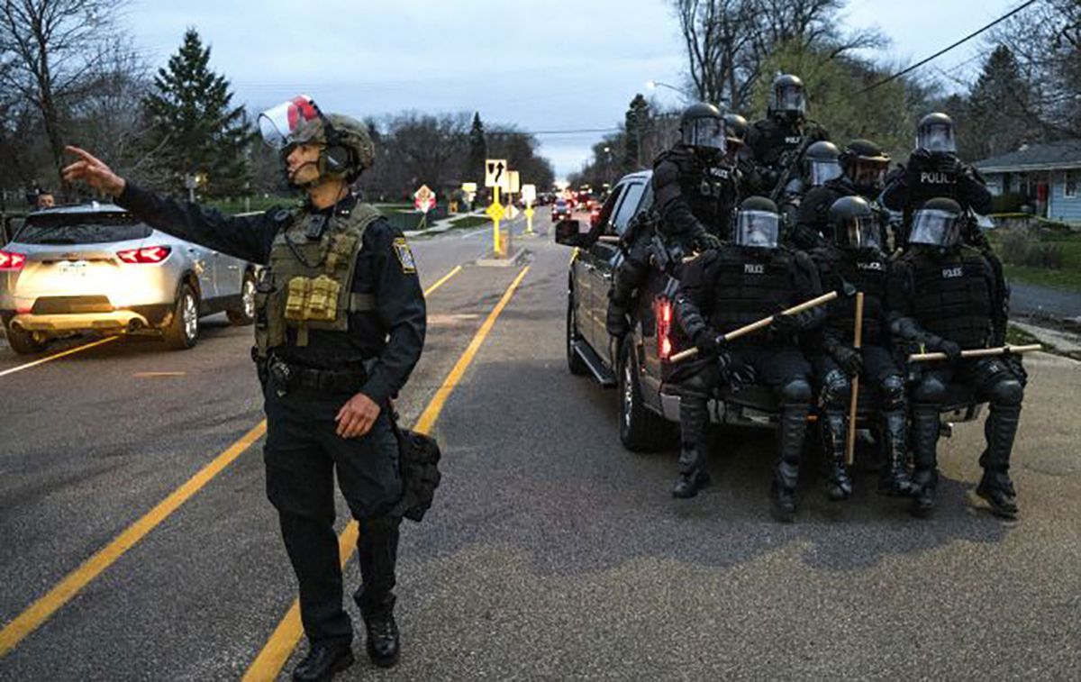 Протесты из-за убийства афроамериканца: в Миннеаполис ввели Нацгвардию Протесты из-за убийства афроамериканца: в Миннеаполис ввели Нацгвардию