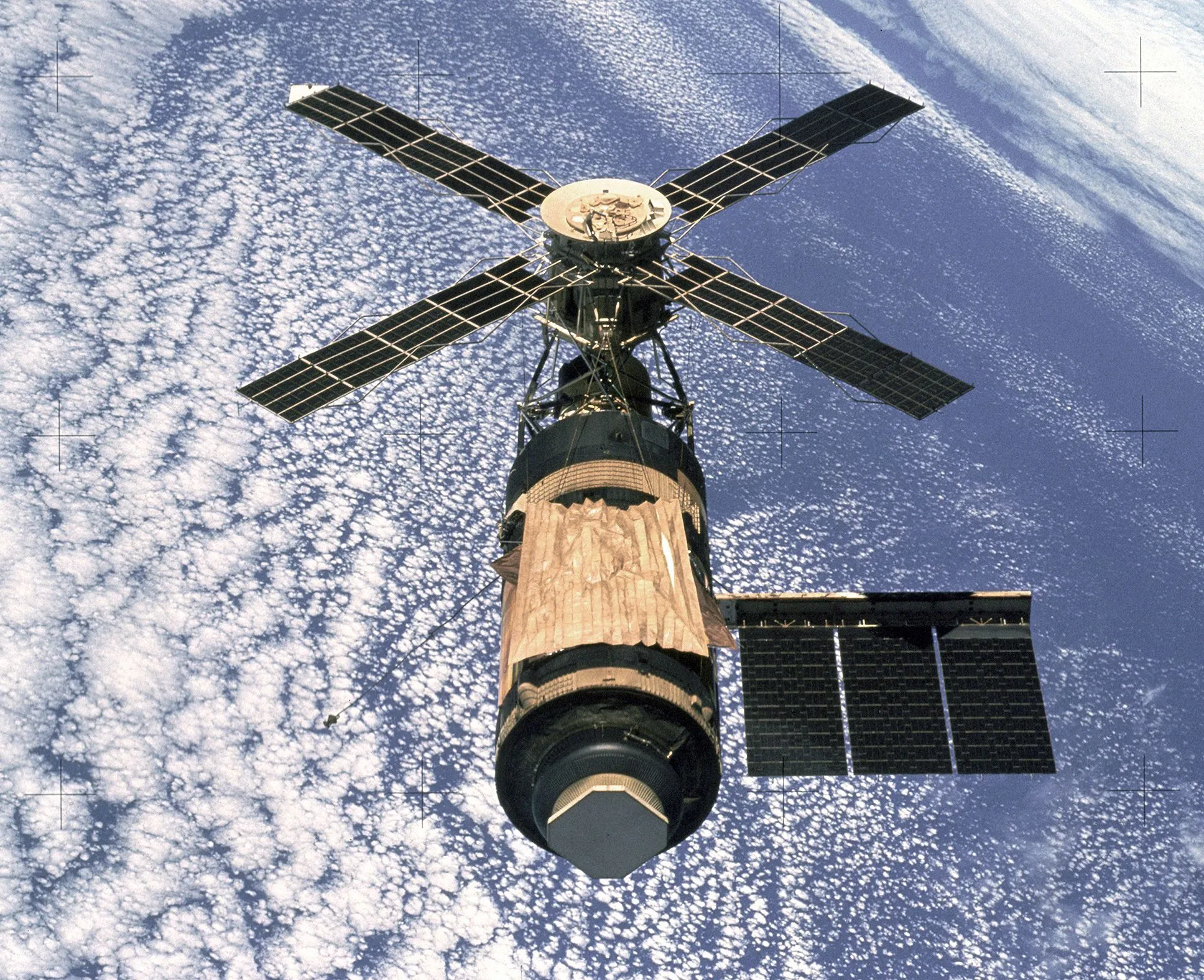 Орбітальна станція SkyLab Орбітальна станція SkyLab