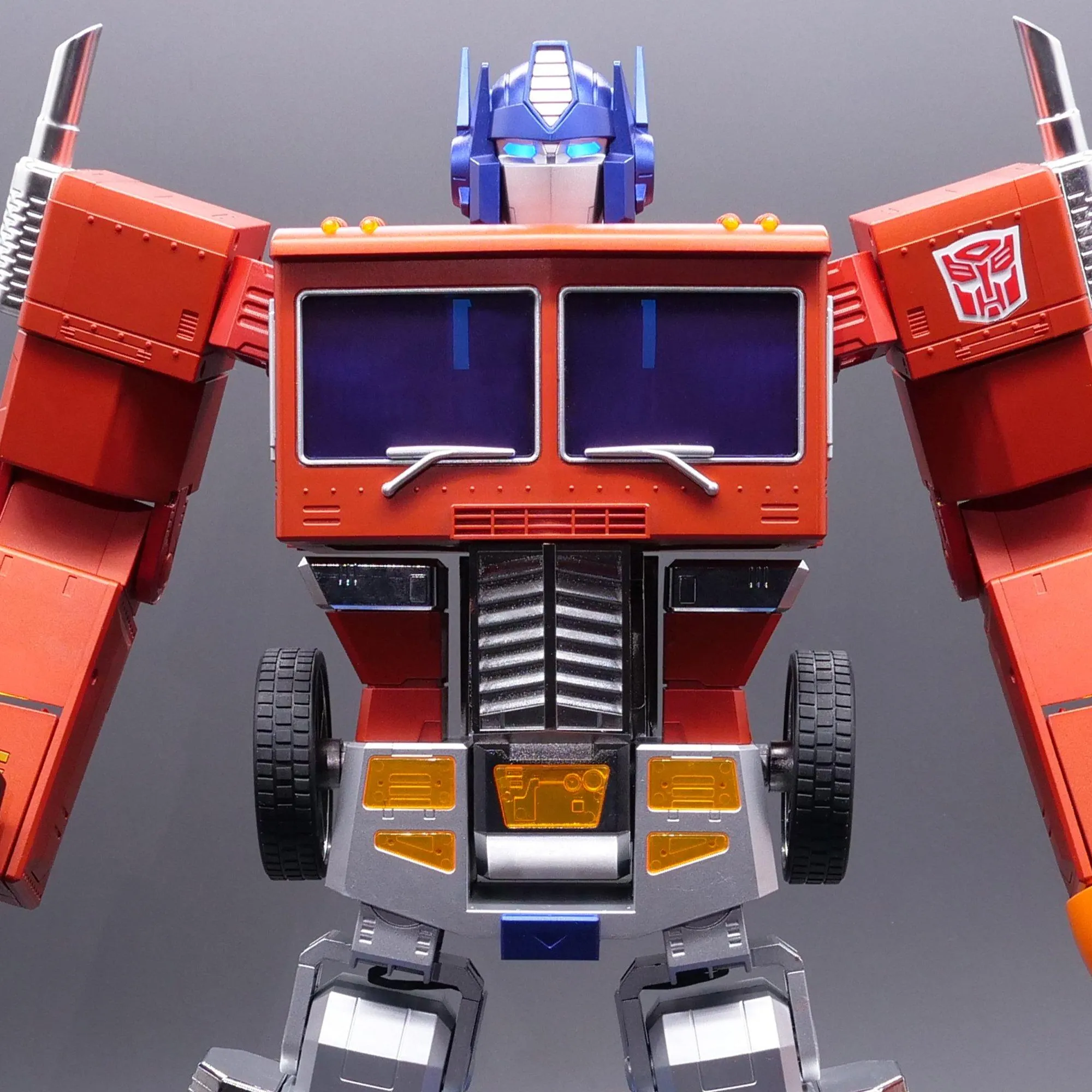 Hasbro представила інтерактивного робота Optimus Prime з функцією автоматичного перетворення Hasbro представила інтерактивного робота Optimus Prime з функцією автоматичного перетворення