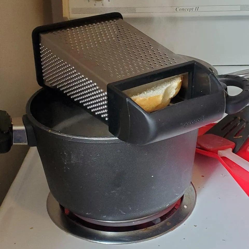 Тертка допомагає швидше розморозити продукти Тертка допомагає швидше розморозити продукти