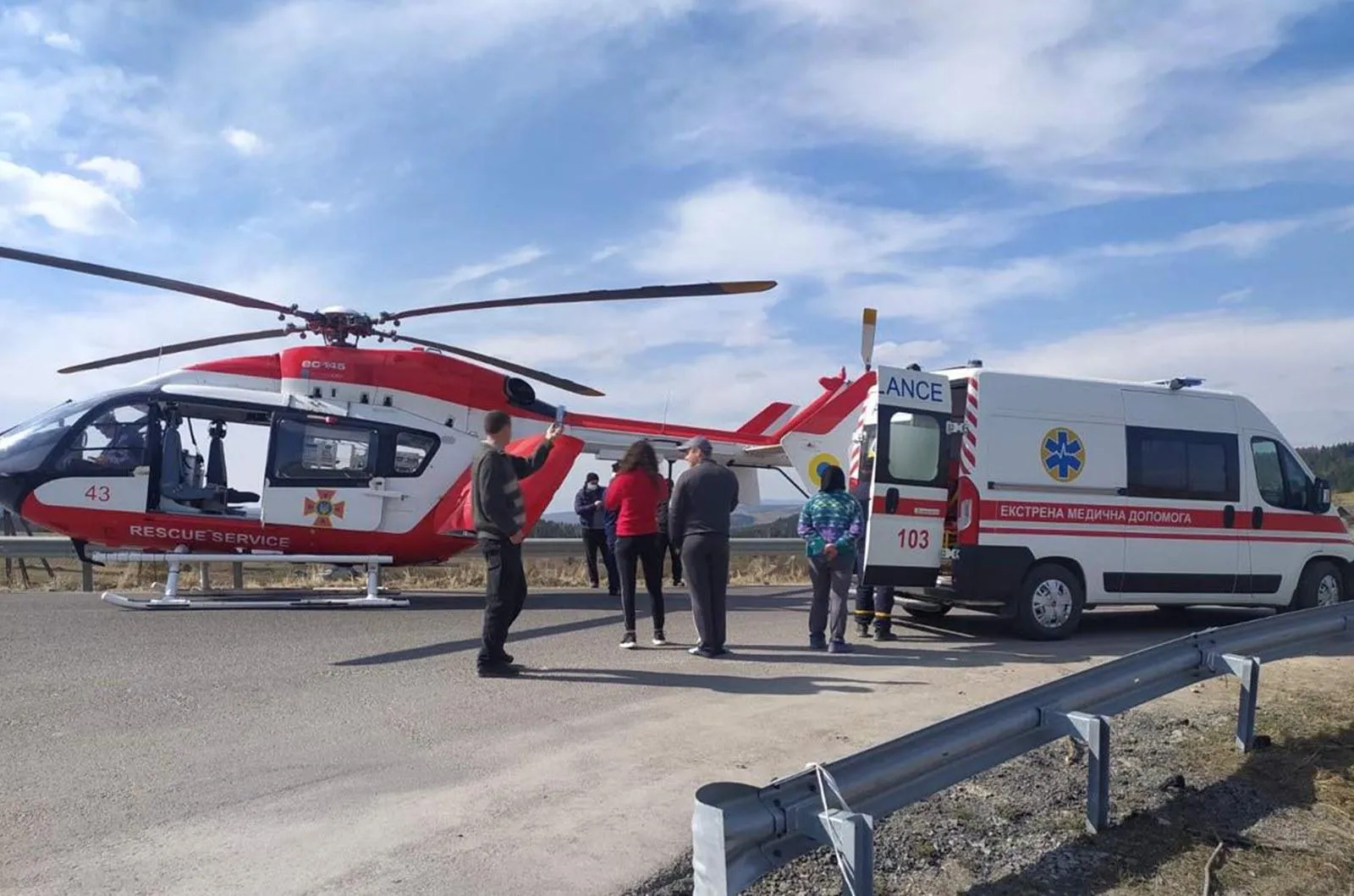 Гелікоптер доправив у Львів ще одну важкохвору пацієнтку з найвіддаленішого гірського району 