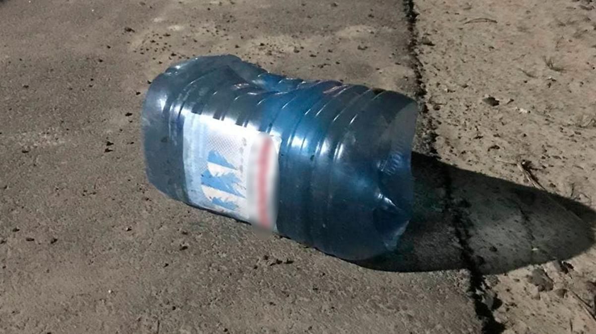 На Волыни собаке натянули на голову бутылку - видео На Волыни собаке натянули на голову бутылку - видео