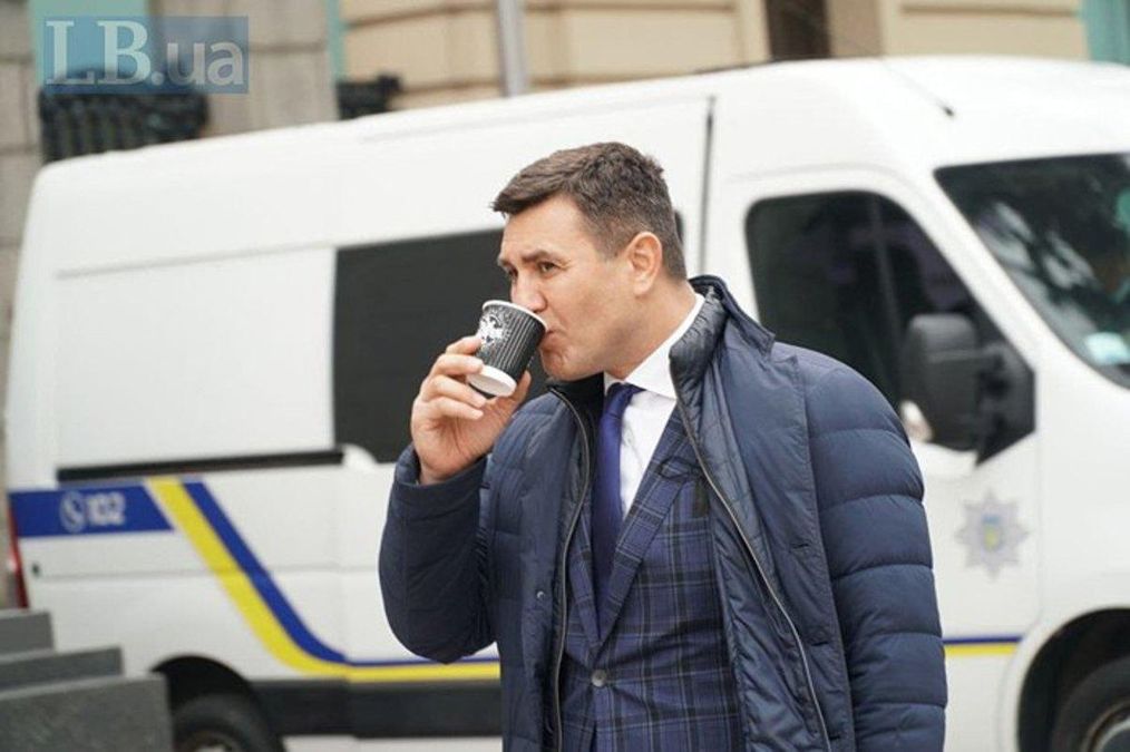 Черга і доставка їжі онлайн, – нардепи бідкаються на закриту їдальню Черга і доставка їжі онлайн, – нардепи бідкаються на закриту їдальню