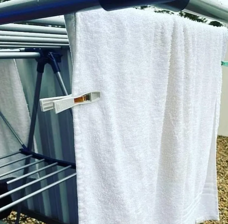 Ось так розвішувати білизну, на думку британки, правильно Ось так розвішувати білизну, на думку британки, правильно