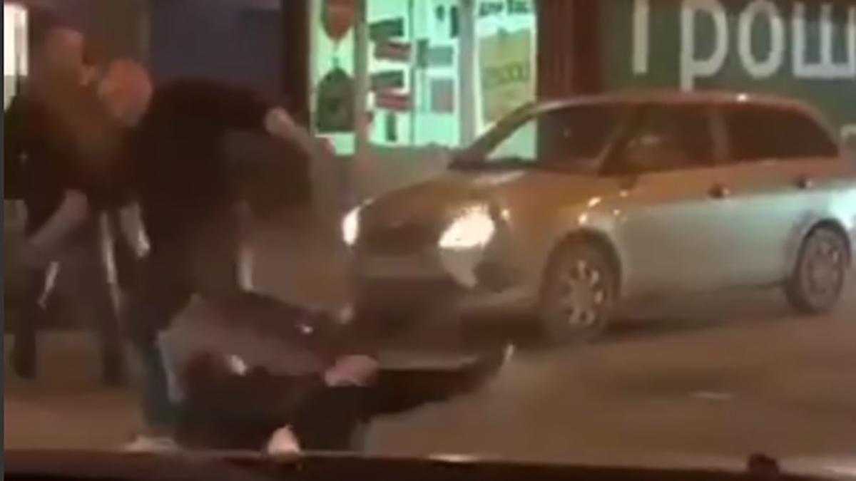 В Одессе водитель маршрутки избил пассажира: видео