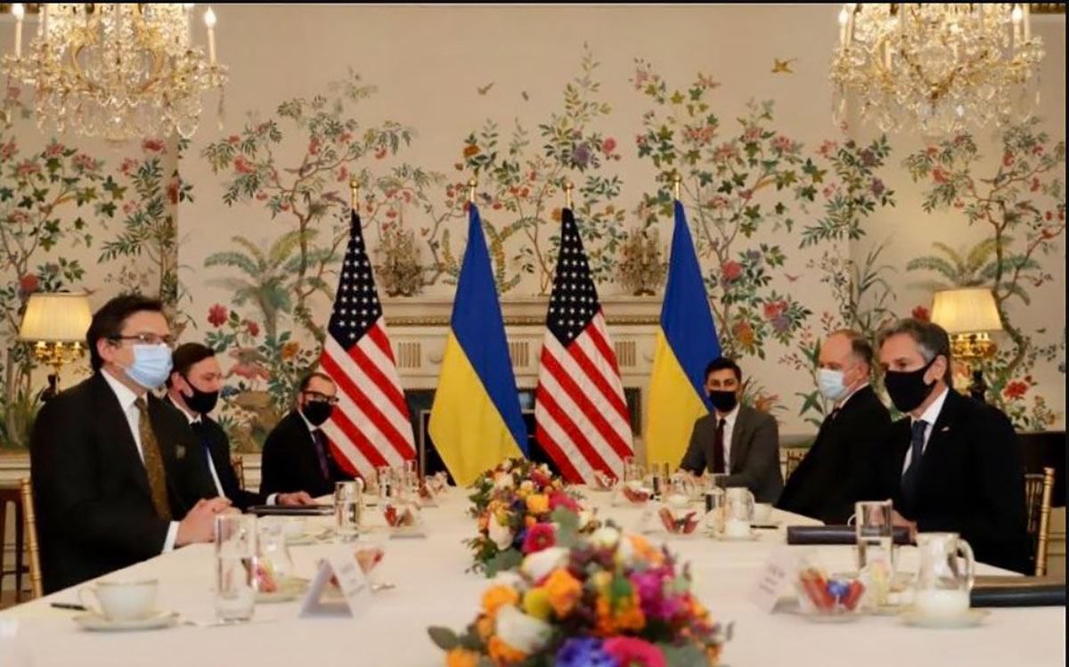 Кулеба встретился с Блинкеном и Столтенбергом в Брюсселе Кулеба встретился с Блинкеном и Столтенбергом в Брюсселе