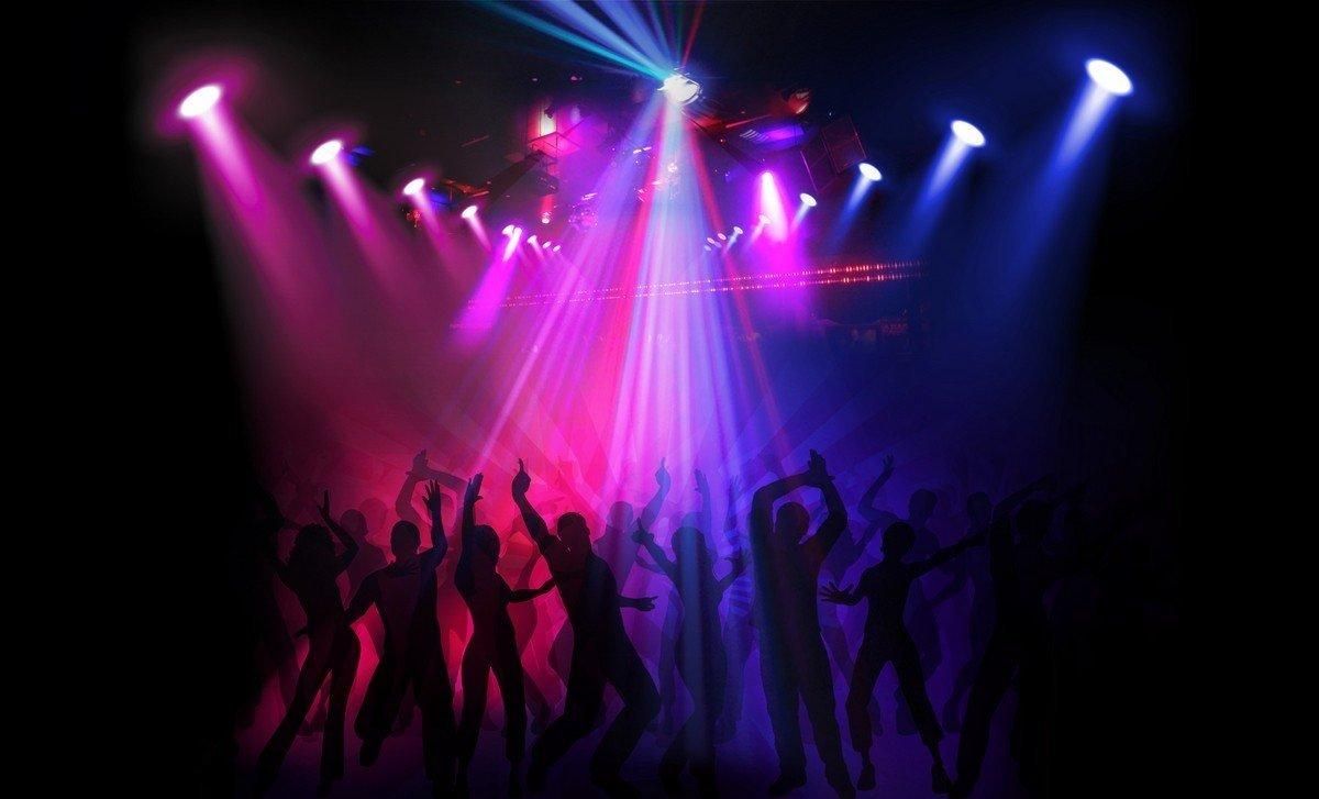 Во Львове из-за нарушения карантина закрыли ряд заведений: видео Во Львове из-за нарушения карантина закрыли ряд заведений: видео