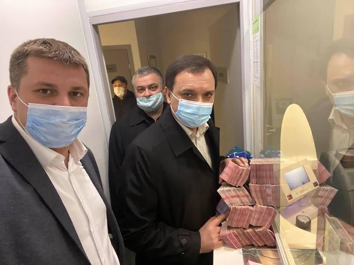 Нардепы от ОПЗЖ внесли залог за пропагандиста Дудкина Нардепы от ОПЗЖ внесли залог за пропагандиста Дудкина