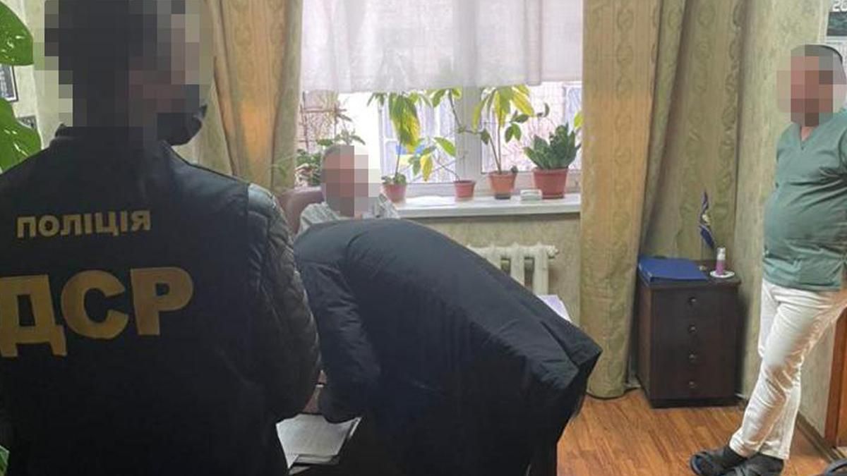 В Киеве задержали патологоанатомов: зарабатывали на смертях от COVID