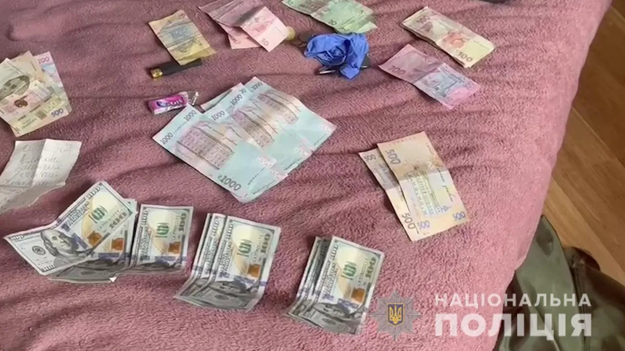 зловмисники отримали 600 тисяч євро зловмисники отримали 600 тисяч євро