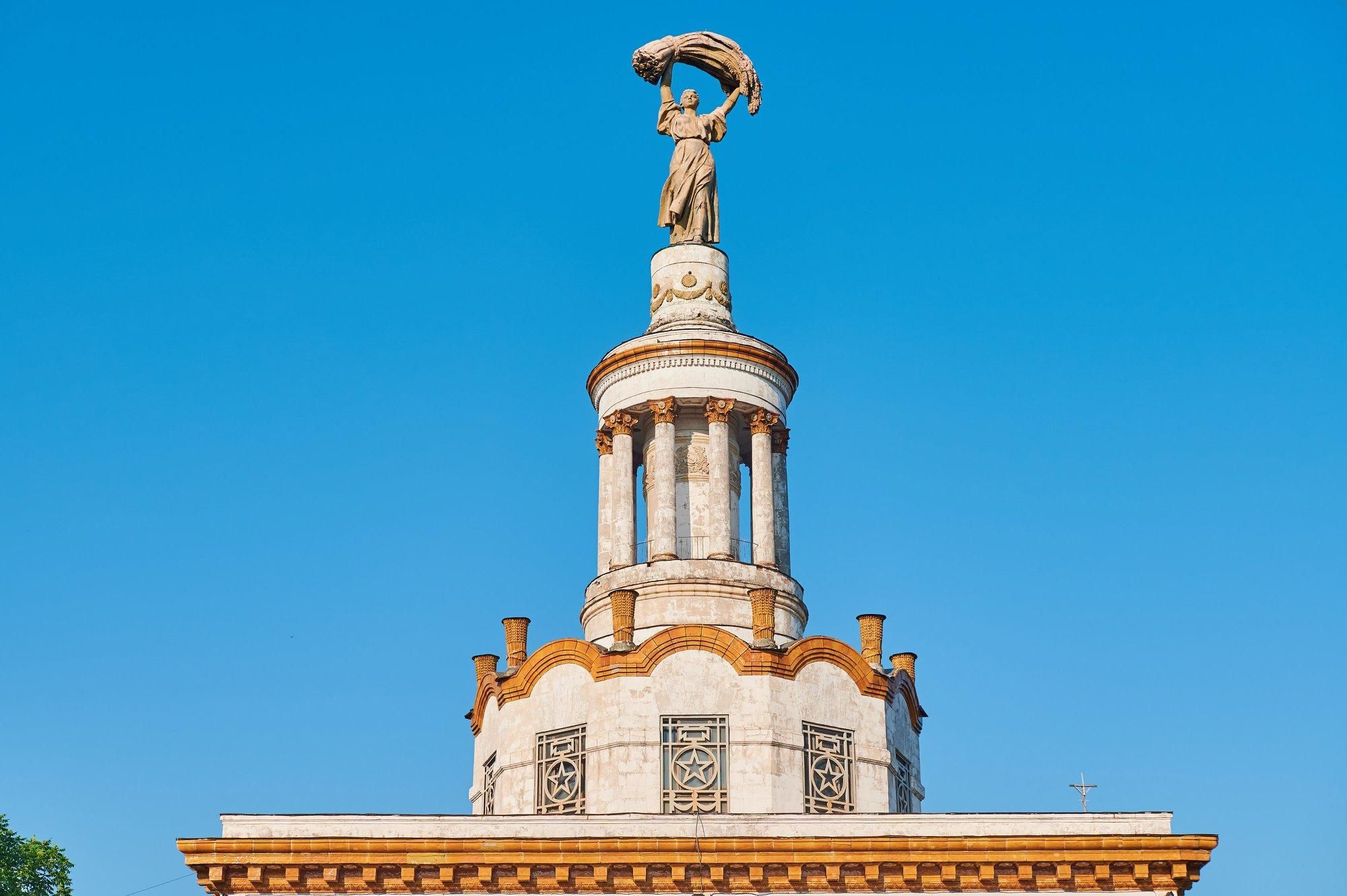 В Киеве на ВДНХ происходит обыск В Киеве на ВДНХ происходит обыск