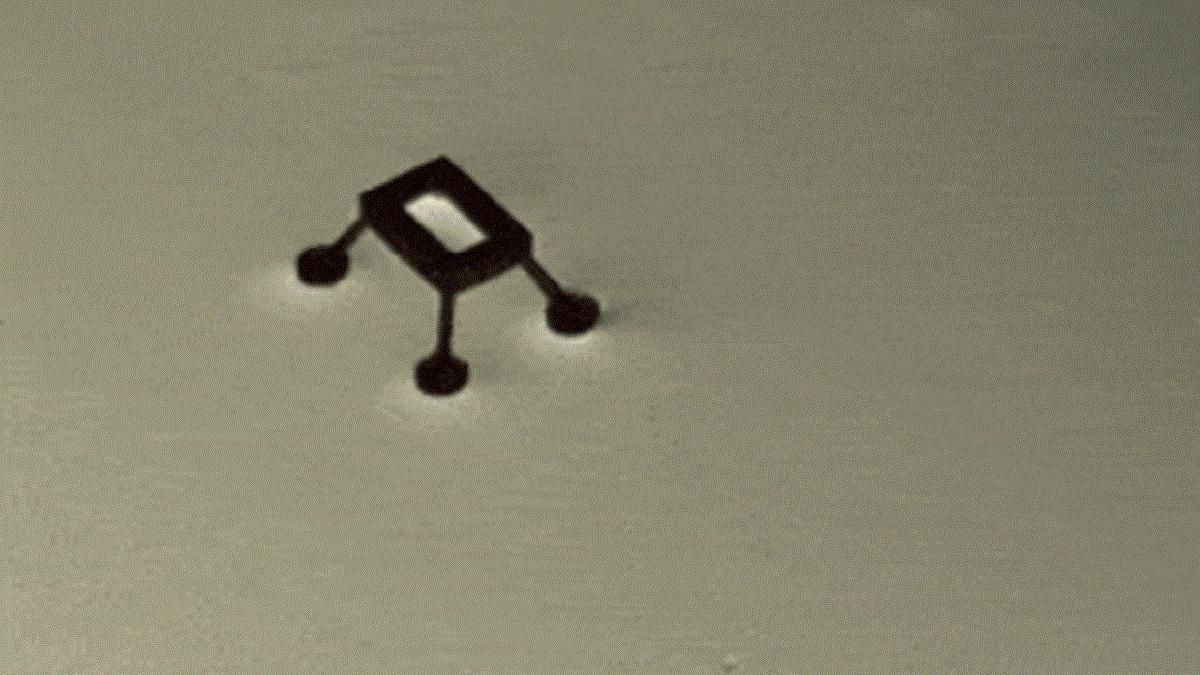 Мікророботів навчили ковзати водною поверхнею за допомогою лазера Мікророботів навчили ковзати водною поверхнею за допомогою лазера