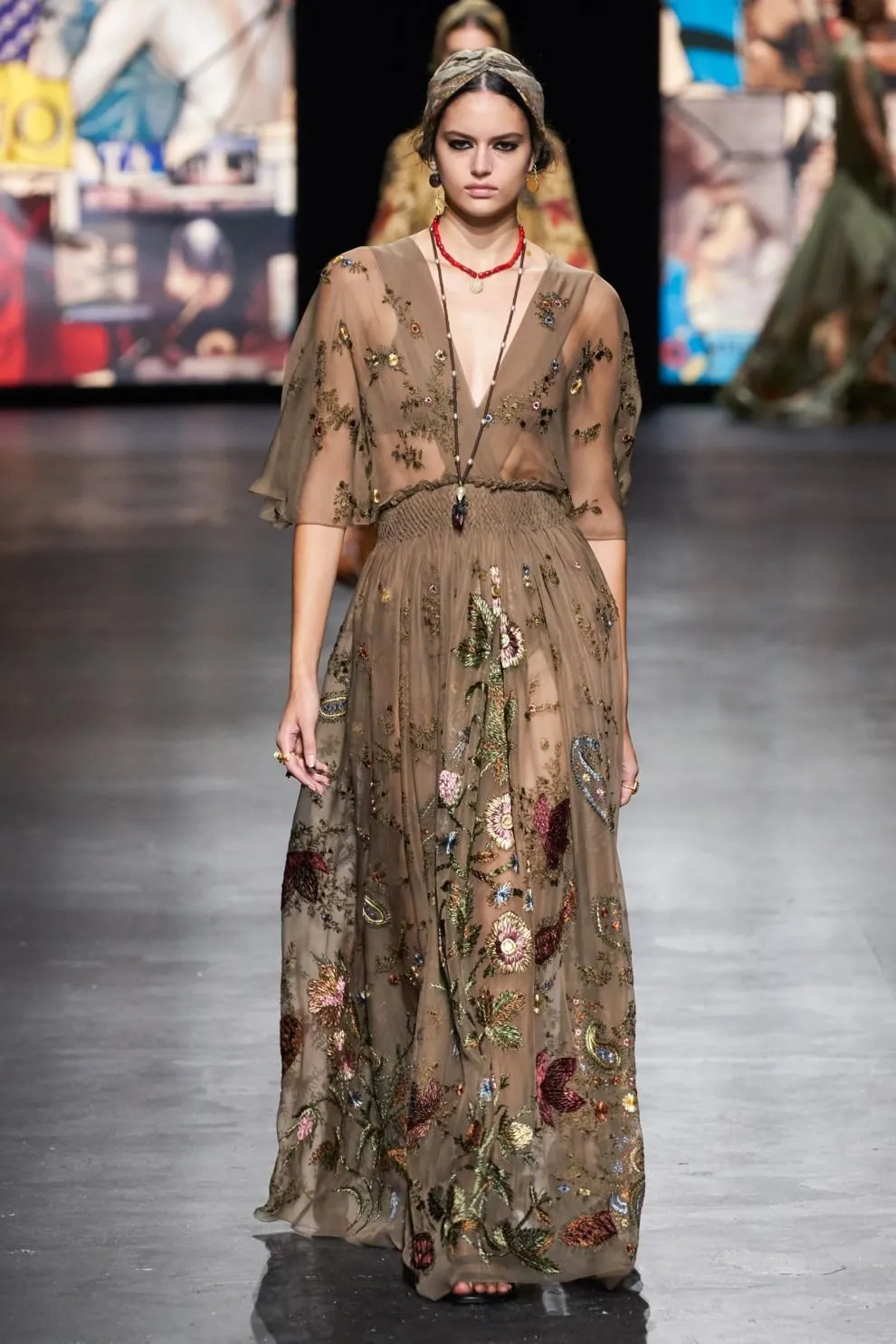 Трендові квіткові сукні цього сезону Трендові квіткові сукні цього сезону