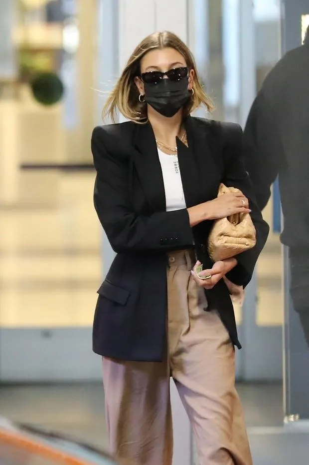 Стильний вихід Гейлі Бібер / Copyright Стильний вихід Гейлі Бібер / Copyright