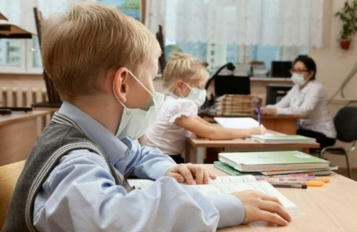 Ровно ослабляет карантин: школы возвращаются к очному обучению Ровно ослабляет карантин: школы возвращаются к очному обучению