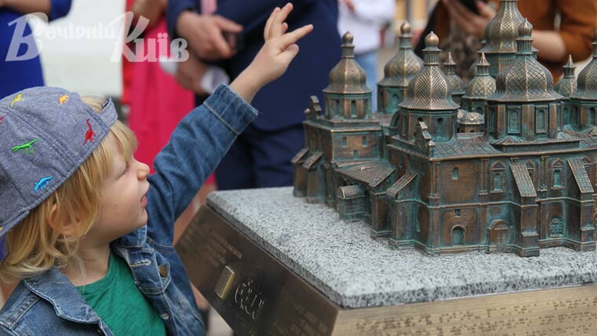 В Киеве появится туристический маршрут для незрячих людей В Киеве появится туристический маршрут для незрячих людей