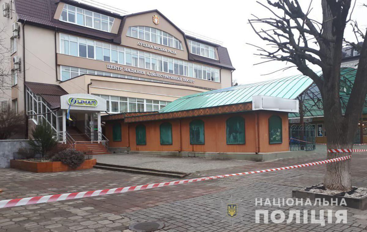У Луцьку шукають вибухівку у ЦНАПі: центр припинив роботу У Луцьку шукають вибухівку у ЦНАПі: центр припинив роботу