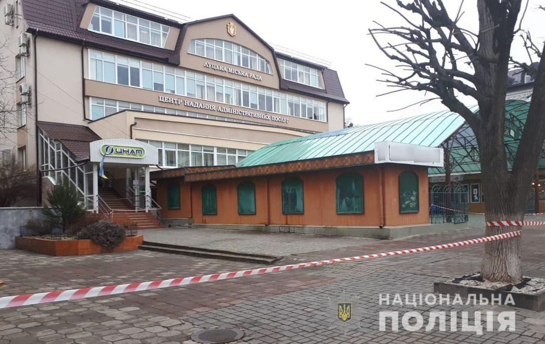 У Луцьку шукають вибухівку у ЦНАПі: центр припинив роботу У Луцьку шукають вибухівку у ЦНАПі: центр припинив роботу