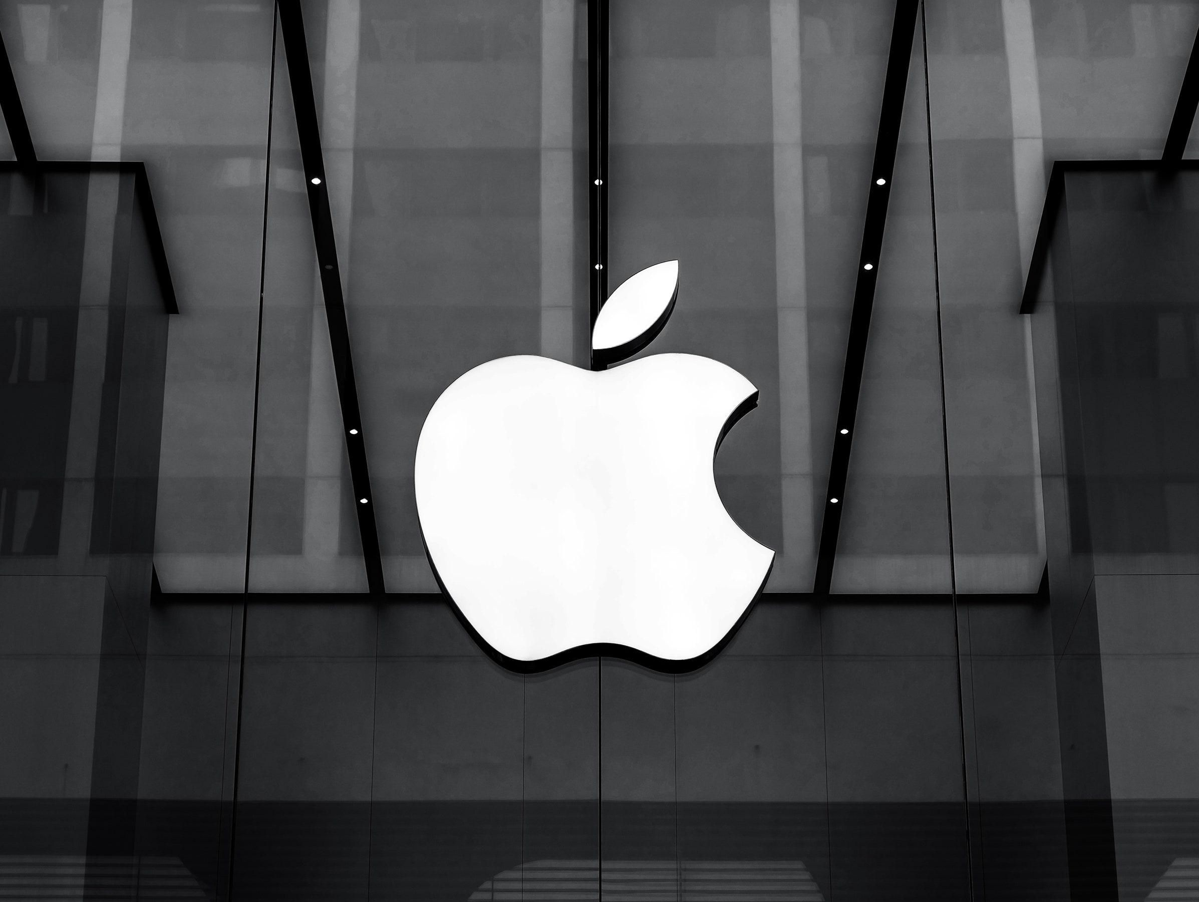 Apple запатентовала в Украине торговые марки "эппл" и "яблоко"