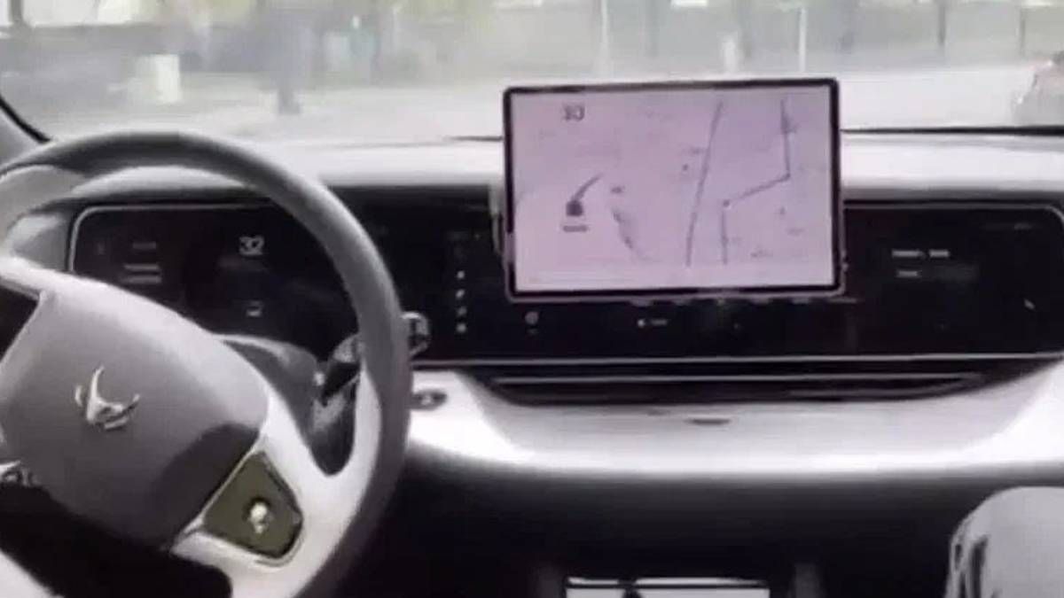 Работу автопилота Huawei показали в сложных дорожных условиях Работу автопилота Huawei показали в сложных дорожных условиях