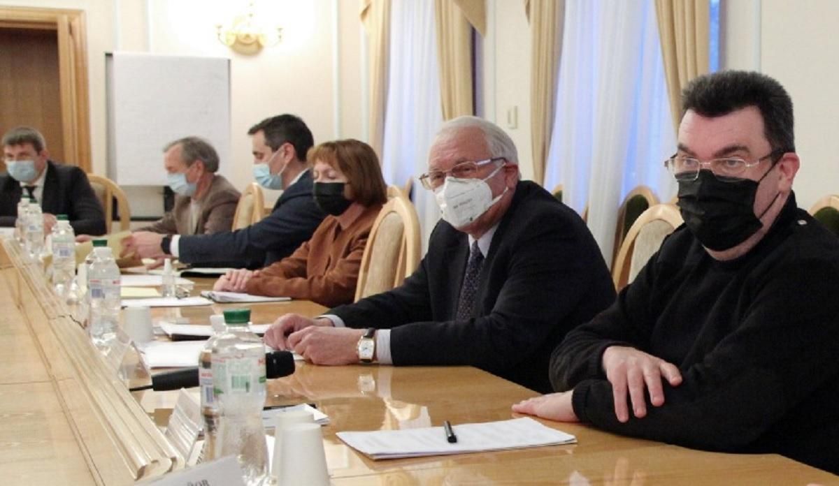 На заседании СНБО обсудили вопросы поддержки децентрализации На заседании СНБО обсудили вопросы поддержки децентрализации