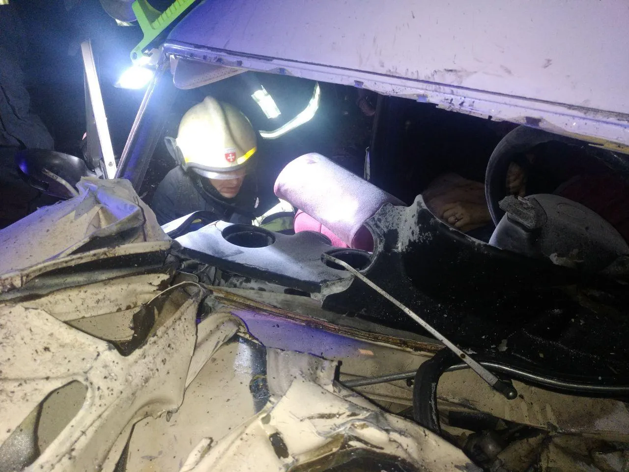 рятувалиники ДТП Чугуєв водій вмер рятувалиники ДТП Чугуєв водій вмер