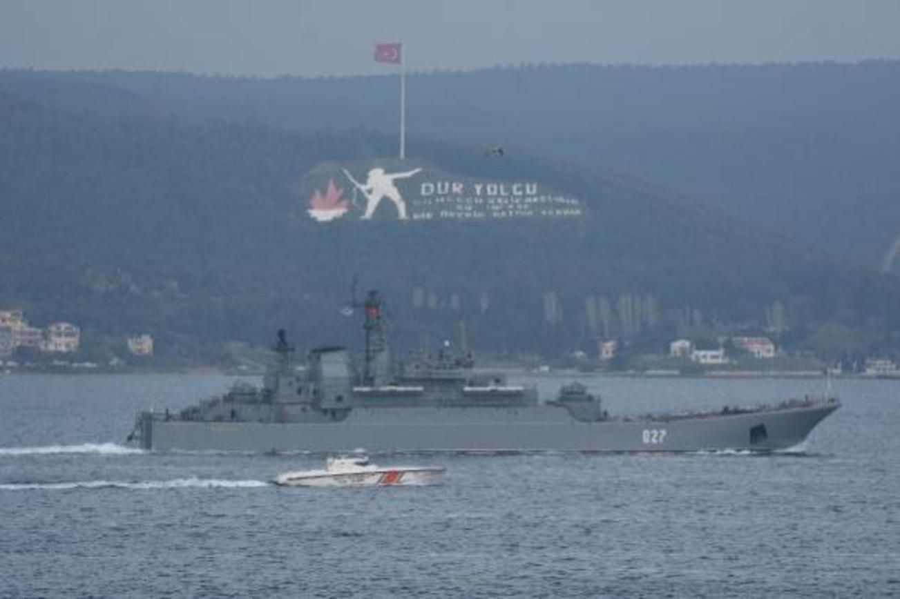 Бойові кораблі Росії прямують у Чорне море: фото