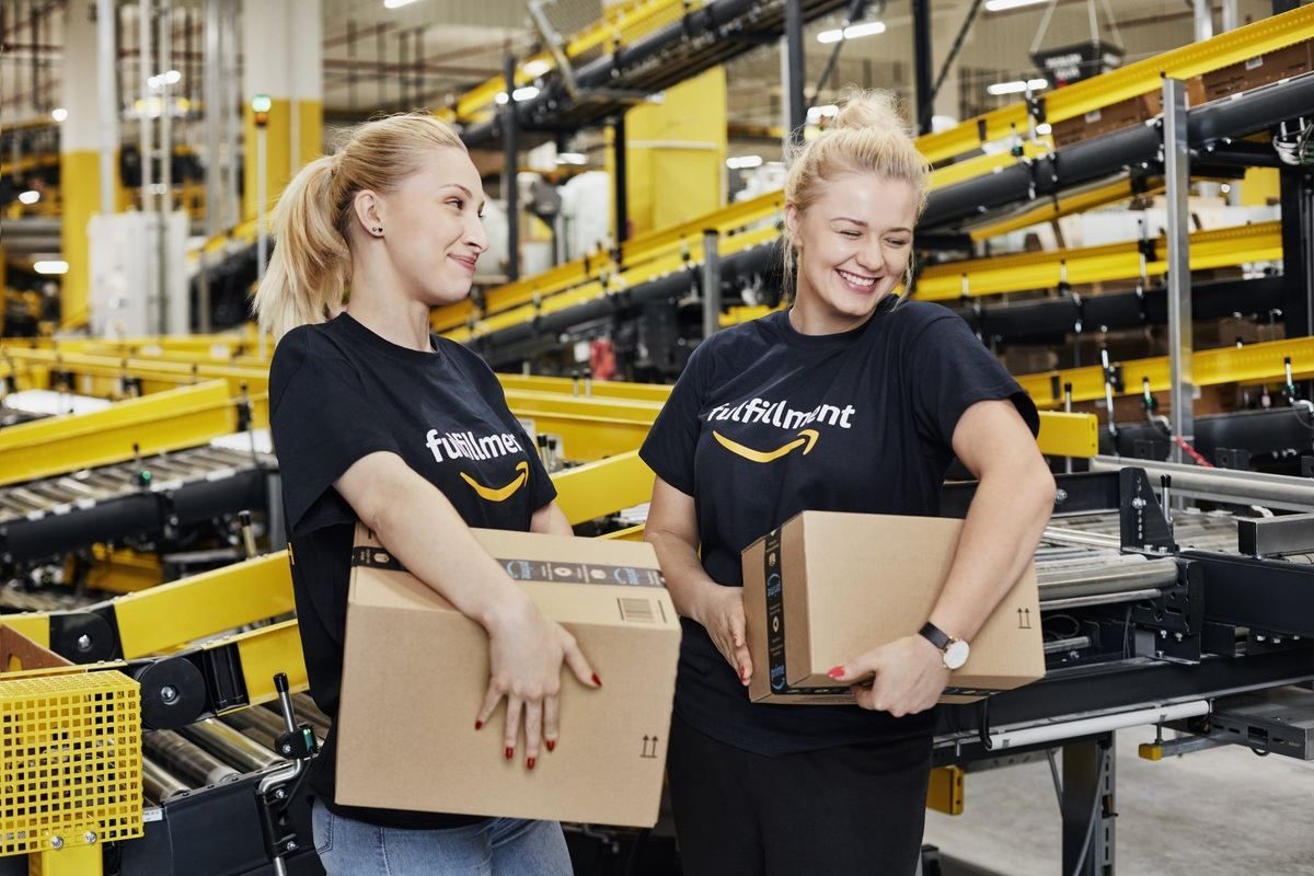 Amazon показала, сколько заплатила своему работнику в 2020 году Amazon показала, сколько заплатила своему работнику в 2020 году