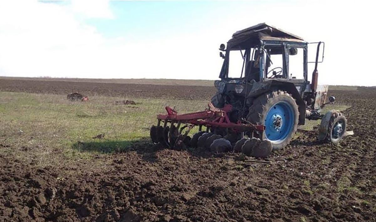 Чоловік на тракторі наїхав на вибухівку біля Гнутового на Донеччині Чоловік на тракторі наїхав на вибухівку біля Гнутового на Донеччині