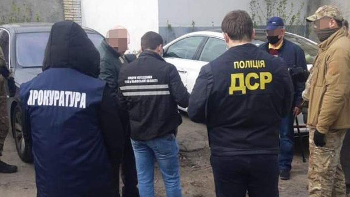 Чиновника Киевской ОГА задержали за взятку в 10 тысяч долларов