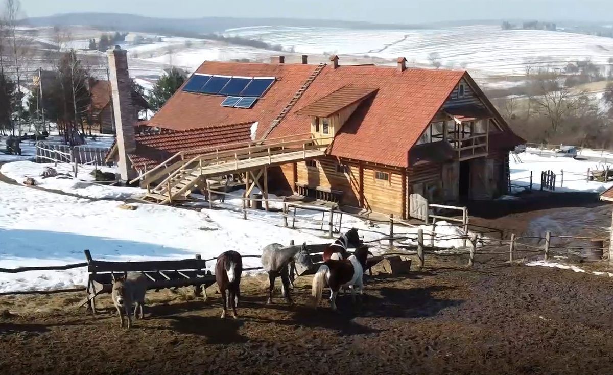 Львів'янин Остап Лунь збудував власне ранчо в селі: відео Львів'янин Остап Лунь збудував власне ранчо в селі: відео