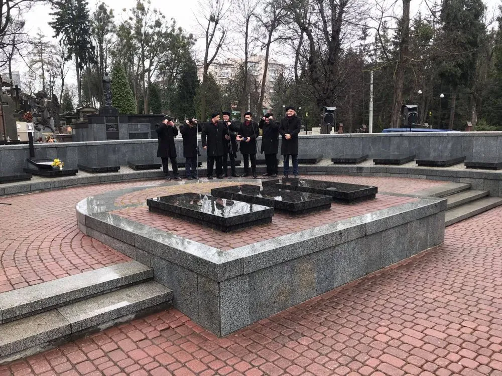 У Львові на Личаківському кладовищі вшанували пам'ять Героя України Бориса Возницького – фото У Львові на Личаківському кладовищі вшанували пам'ять Героя України Бориса Возницького – фото