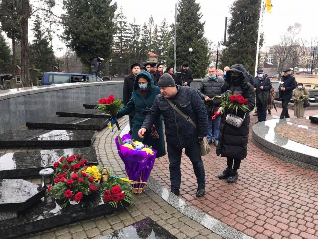 Во Львове на Лычаковском кладбище почтили память Героя Украины Бориса Возницкого - фото 